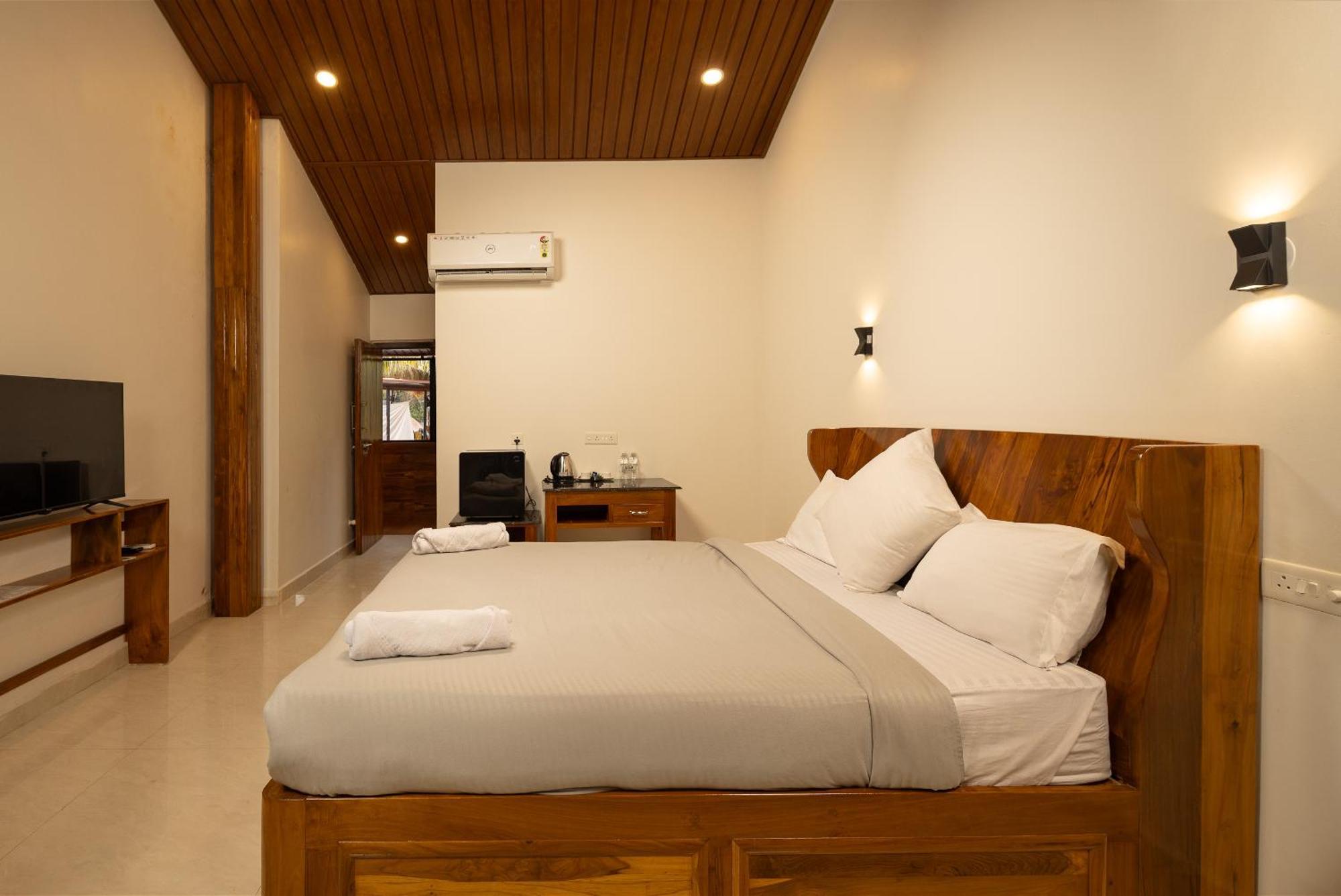 Crystall Goa Emerald Edition Hotel